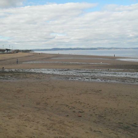 Edinburgh Beach View Apartment Luaran gambar