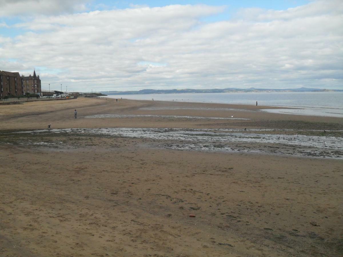 Edinburgh Beach View Apartment Luaran gambar